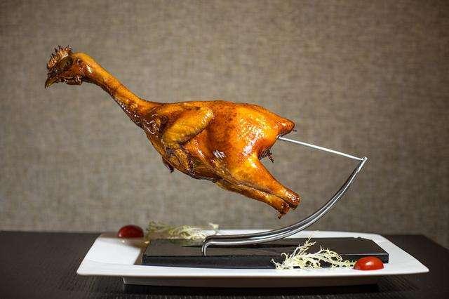 饭店烧鸡姿势妖娆, 顾客笑道: 快管管你们家厨子