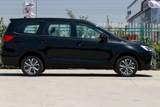 买宝骏360不如买它!空间不输宋max 配双雷达 油耗7.7l 仅6.2万