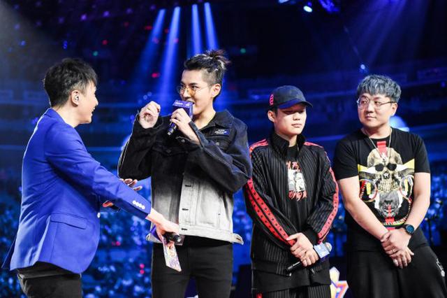 发微博力挺吴亦凡!但吴亦凡已经默默取关了他!