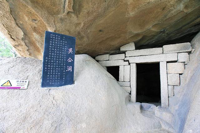 此外,历史悠久的嵖岈山,还有着数不尽的名胜古迹:从春秋时代的"吴王墓