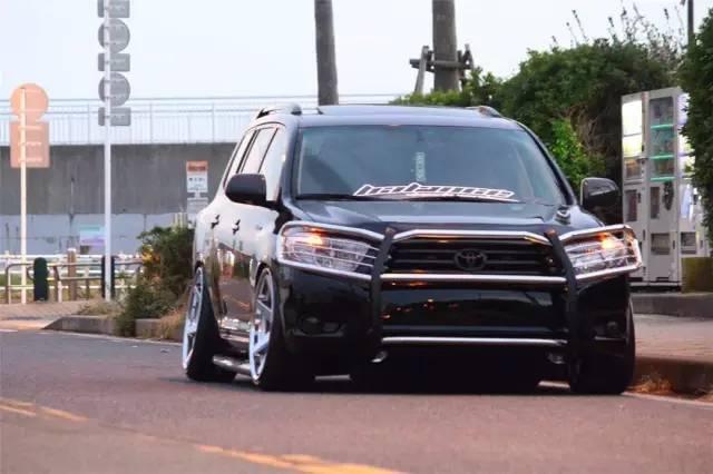 汉兰达改装低趴造型,大块头的suv会不会怕减速带?