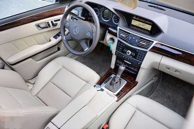 奔驰e200,一款高大上又不缺时尚活泼的豪车