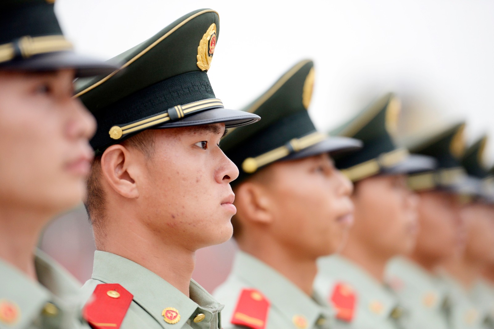 因责任和使命而伟大;军人因忠诚和担当而稳重,军人因坚强和刚毅而威武