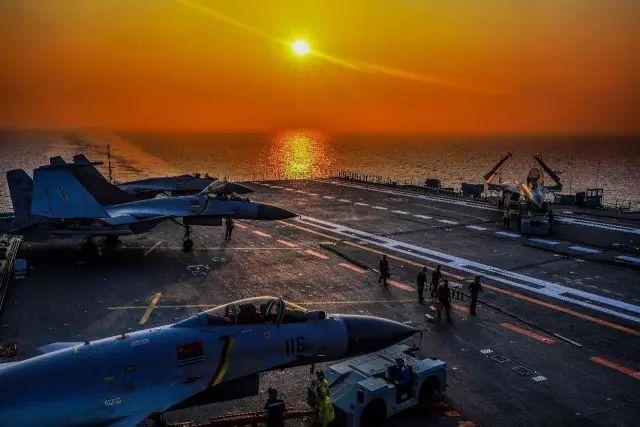 此次辽宁舰队跨越渤海,黄海,东海,南海等海域,总航程4600海里.