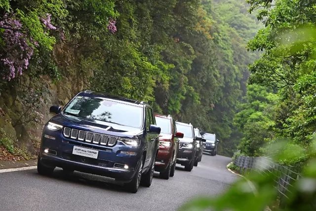你以为jeep大指挥官直怼汉兰达靠的只是 一身正气?