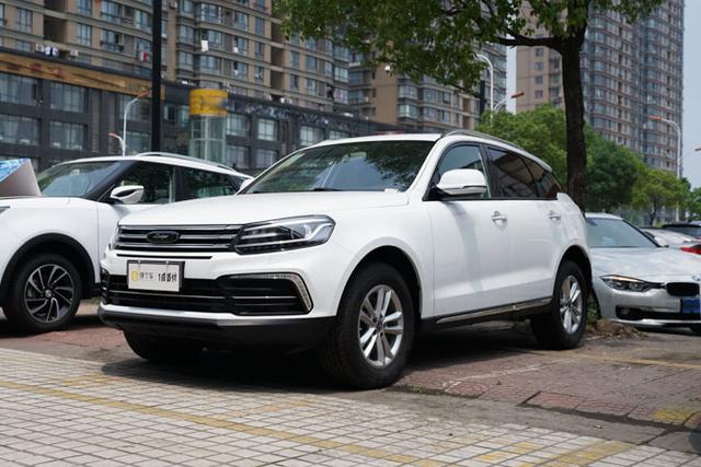 三幅式进气格栅并与大灯连为一体,车标由原来的"z"字换为"zotye"字标