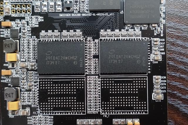 512gb的颗粒你见过么七彩虹sl500boost1tb拆解