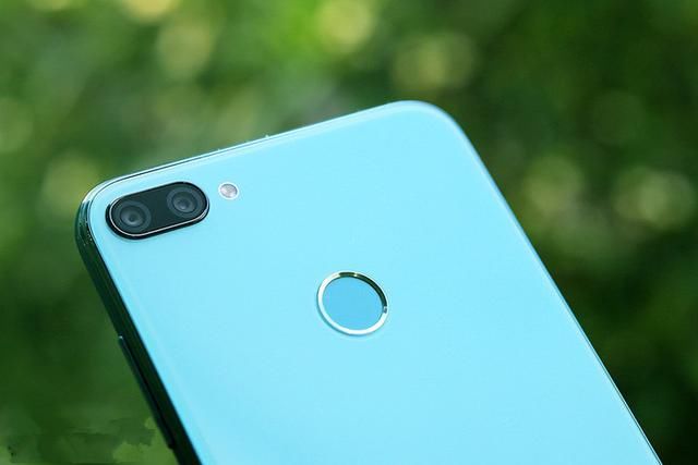 华为定义千元机新标准,挑战魅蓝e3,更高的配置更低价格!