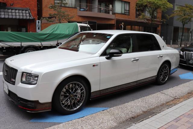 丰田世纪推grmn版车型还是老总章男的座驾