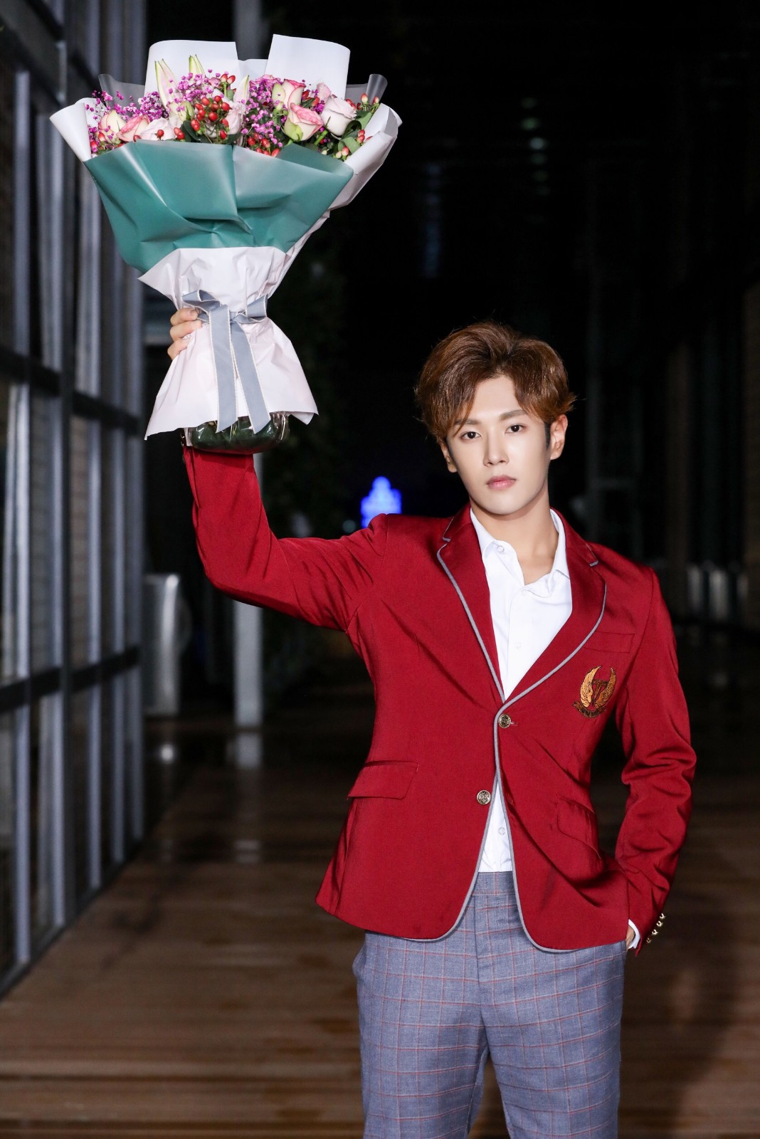 李汶翰《追球》杀青 剧组氛围温馨备受期待