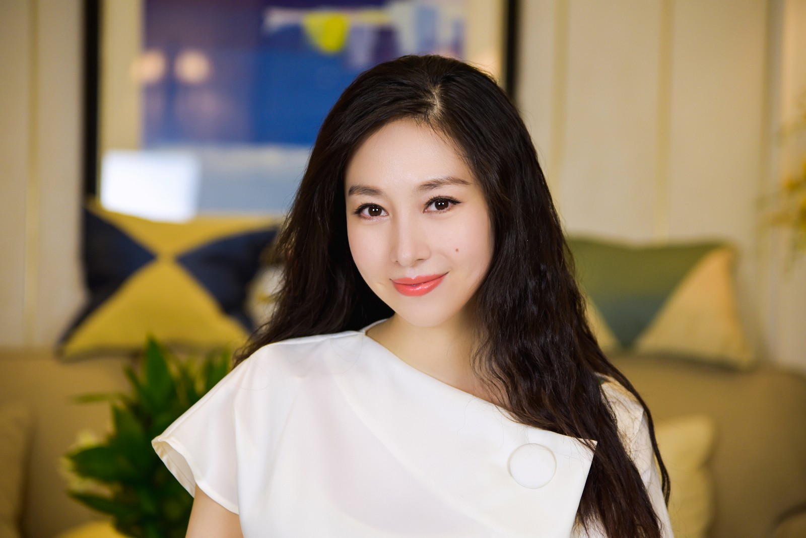 近日,演员jj贾晓晨曝光了一组高清写真.