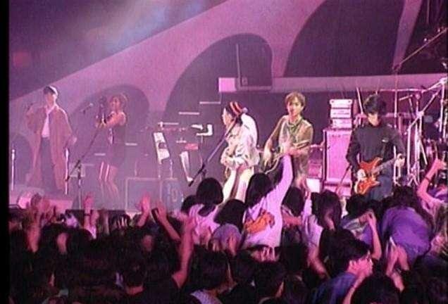 BEYOND乐队黄家驹 1991年 生命接触演唱会 所唱的歌 详细介绍_新浪新闻