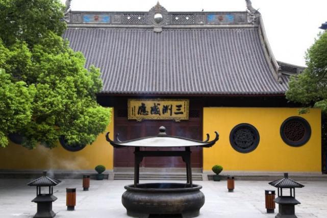 这座已有千余年历史的寺庙, 传说济公曾在此剃度出家!