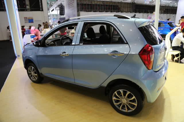 昆明国际车展领途汽车e行4万级别新能源四驱suv