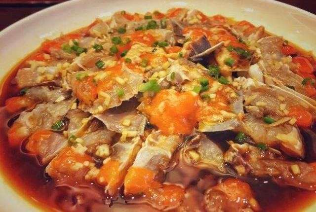 宁波菜也叫甬帮菜,讲究食材新鲜,招牌菜宁式十八斩是用梭子蟹做的温蟹