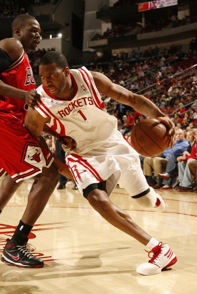 一组图让你感受2米03的麦迪在突破时候的重心到底压到多低