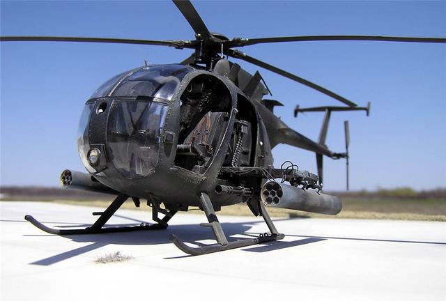 从70毫米火箭弹到加特林机炮全都带上,波音不到两吨直升机亮了