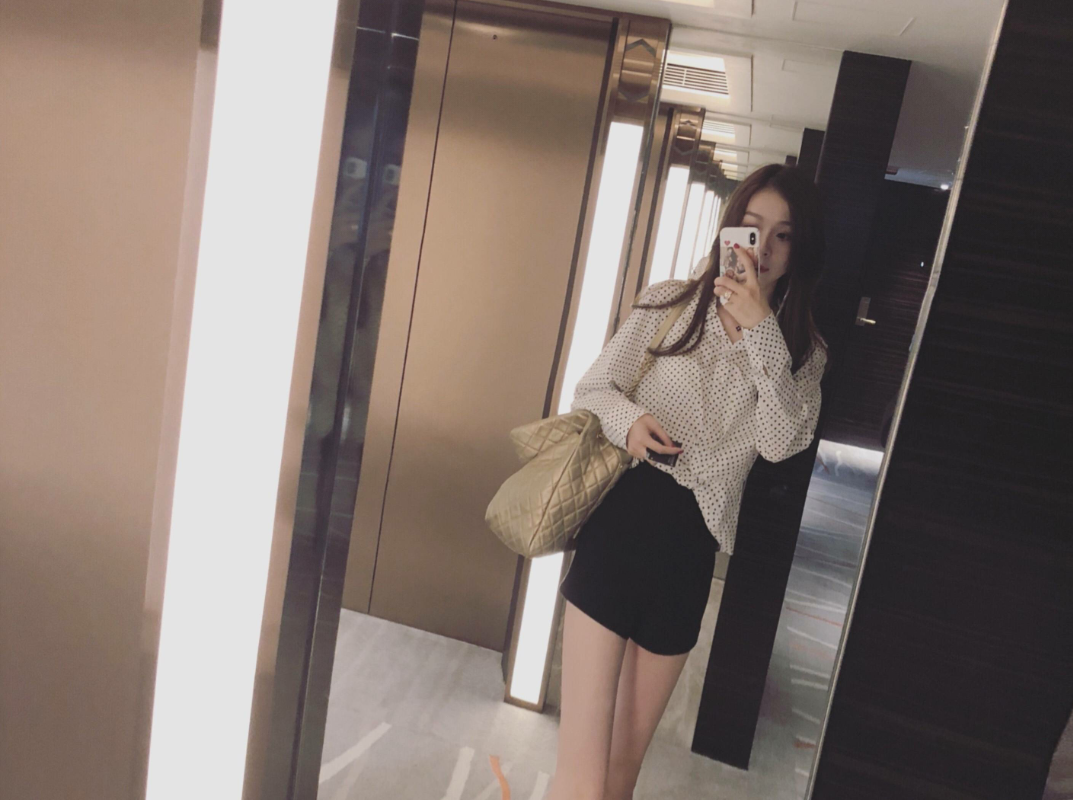 广州恒大队员郑龙的老婆晒出自己的宝贝儿子,跟郑龙一模一样