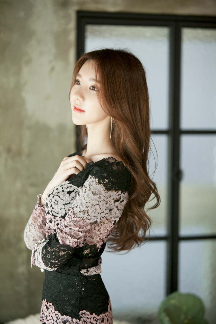 超美高挑美女,体态端庄,优雅贤惠