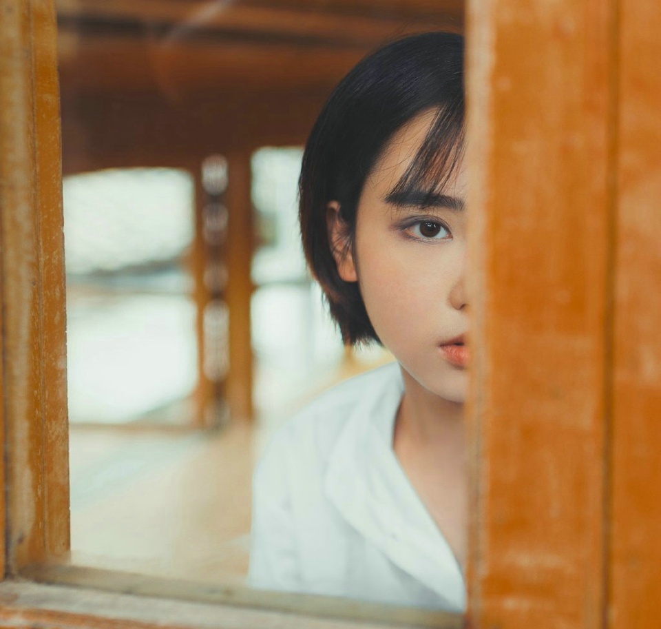 短发舒适衬衫美女安静侧颜美丽写真集 67676767 @微相册