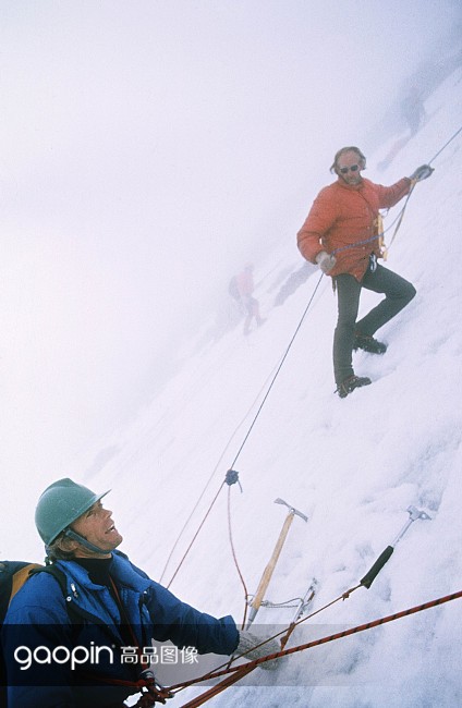 1975年,克林特·伊斯特伍德自导自演的动作电影《勇闯雷霆峰》拍摄