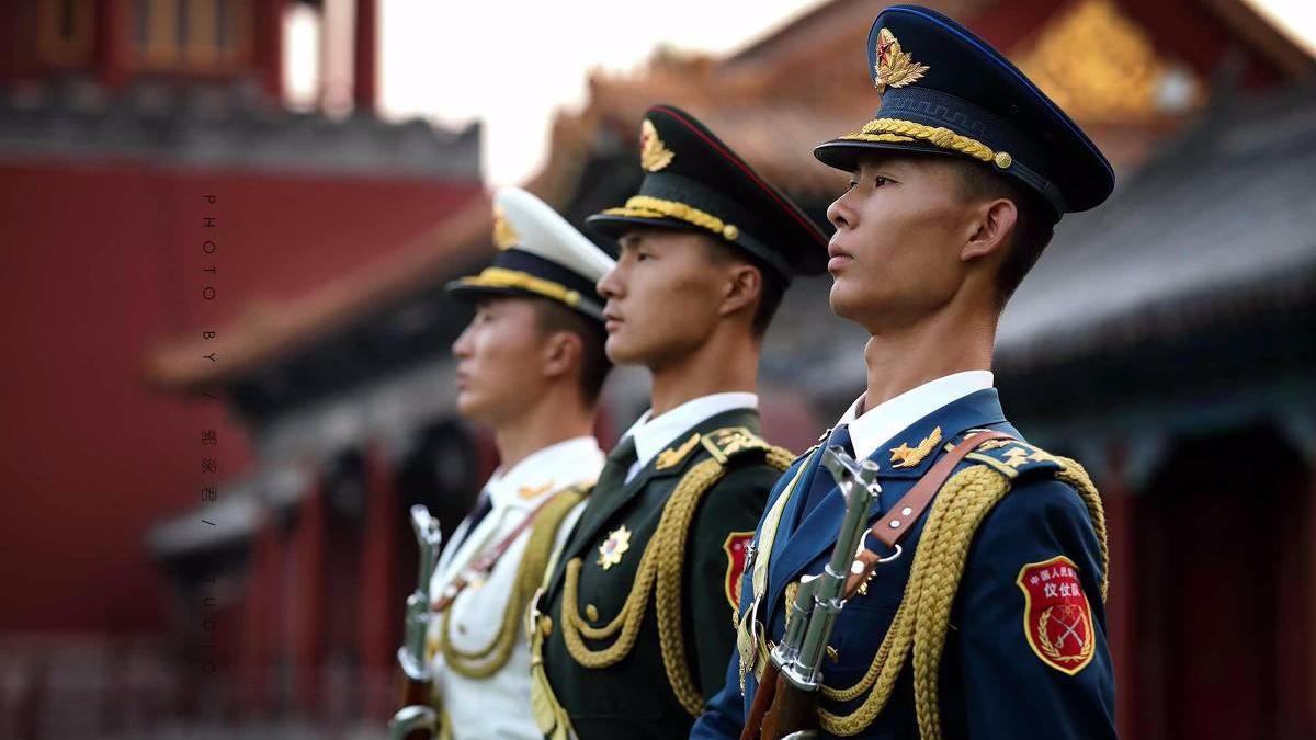 实拍三军仪仗队日常踢正步,坚定的步伐有没有一幕震撼到你?