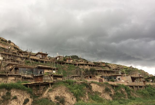 甘南卓尼尼巴村,百年藏寨的孤独与笃定