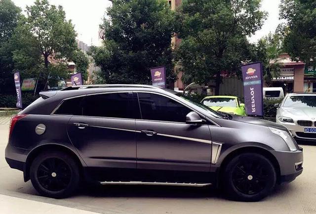 凯迪拉克srx电光钨钢车身改色贴膜低调稳重大气