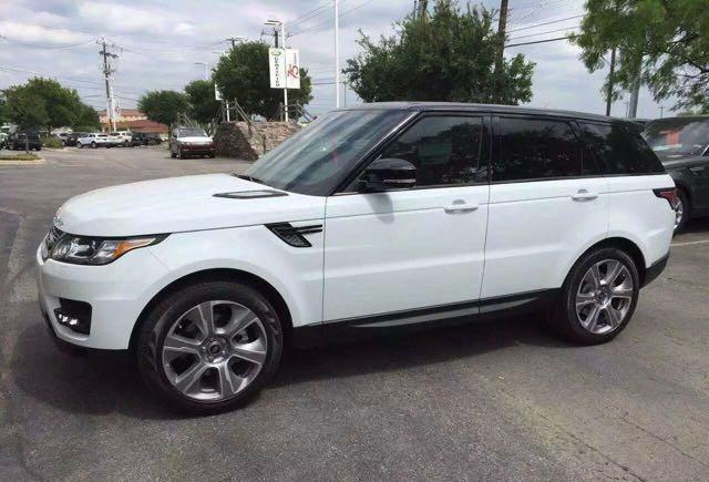 他比妻子小5岁, 两人恩爱25年无子, 一辆40万的豪车携手出行!