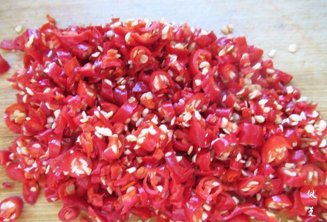 这个季节小米辣1块钱买一大把, 买回家巧处理, 能吃上好几个月