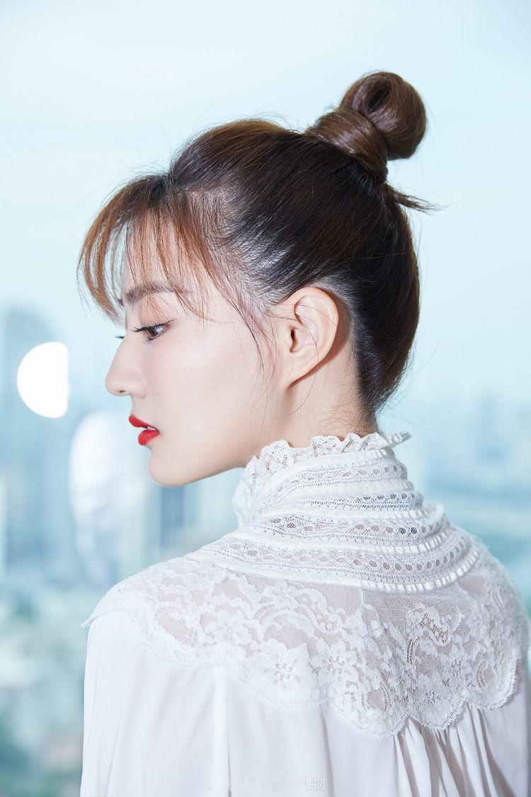 徐璐为了美真是拼,脚踩"两根针"出席活动,网友:断了就糗大了