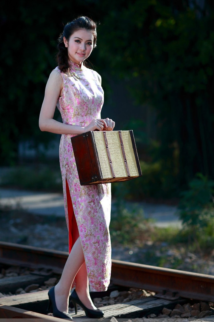 旗袍美女唯美写真微微一笑很倾城