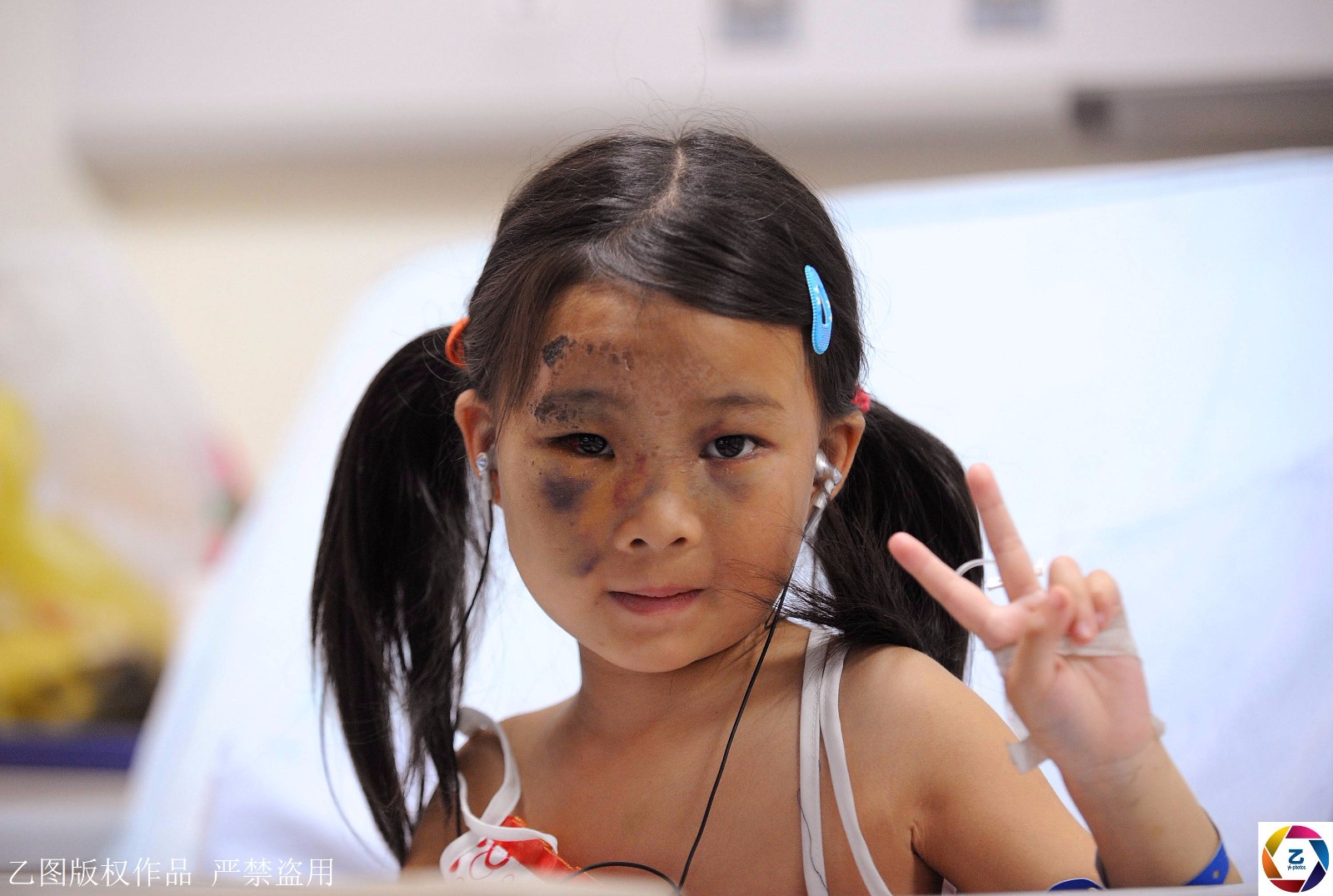 15年前“汶川地震”中的“敬礼娃娃”，如今已成长为185的阳光大男孩，高考文科分数637分，已收到北大和人大的邀请_凤凰网视频_凤凰网