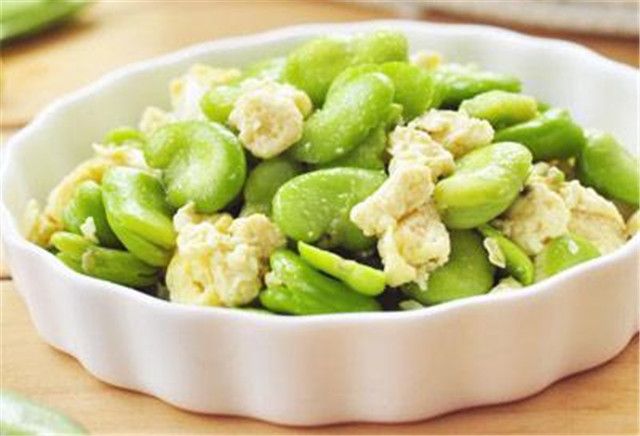 孕妇前三个月必吃的12种水果_孕妇吃哪些食物对胎儿发育好