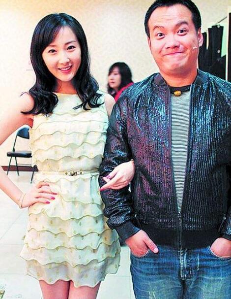 29成首富,娶了两位漂亮女明星,一个有气质一个有容貌,情商真高