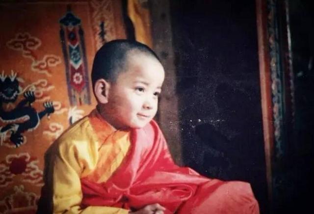 从小生活在艺术的氛围里,姬晨牧一九七七年出生,年仅4岁就开始演戏,极