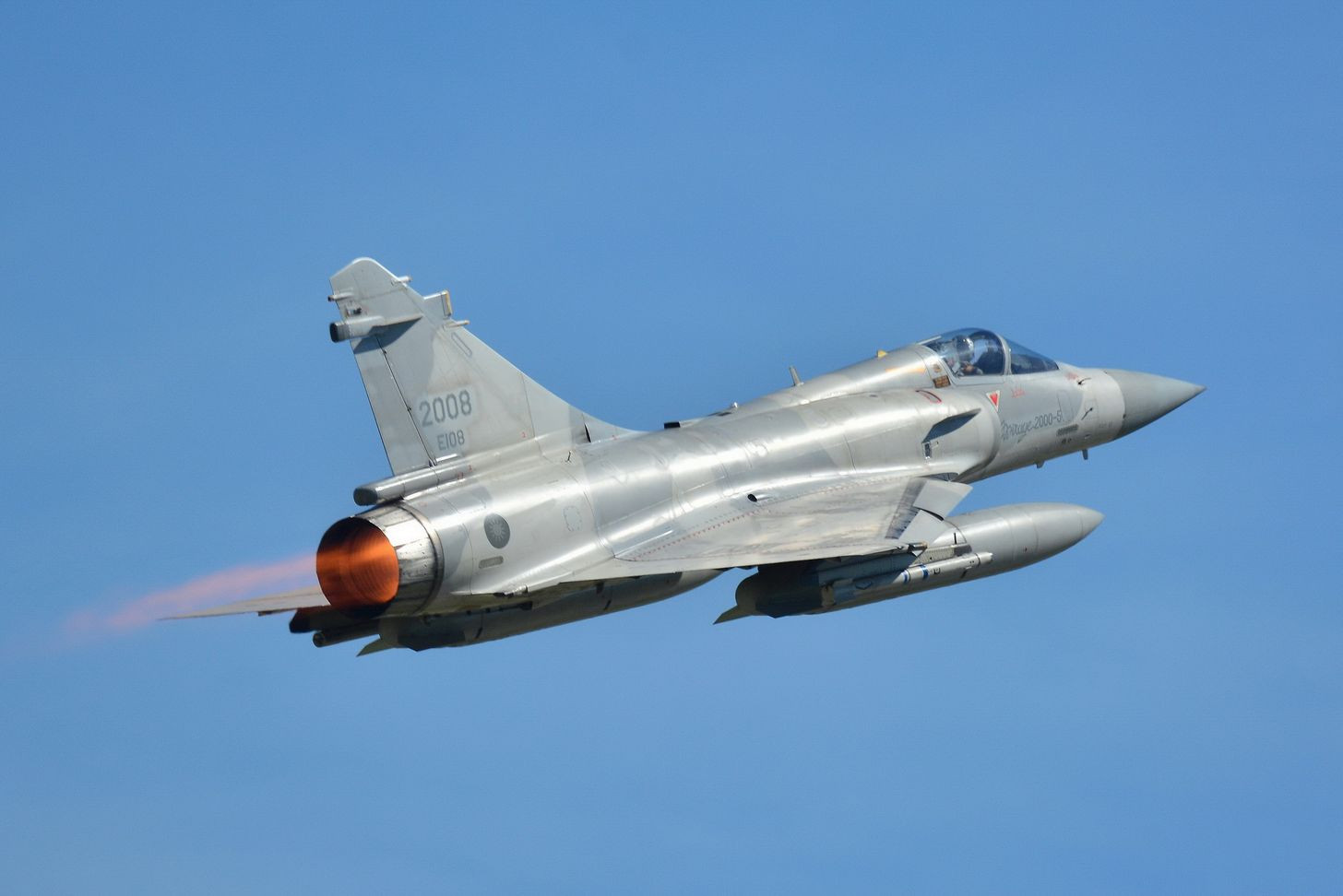 台湾省也有几十架幻影2000战斗机,但似乎不如他们的f-16受重视