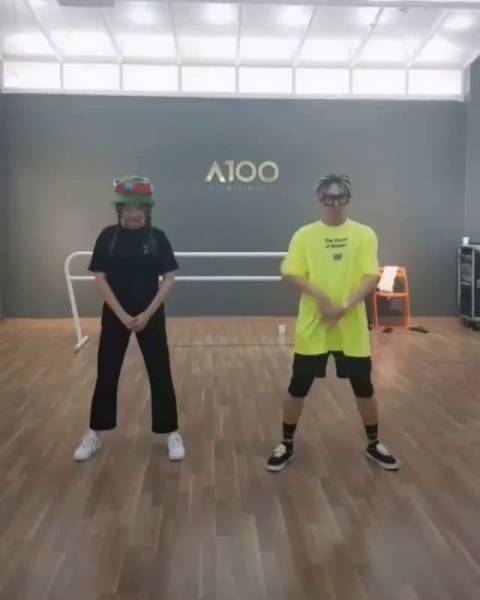 火爆的【98k】吃鸡神曲《handclap》原版MV