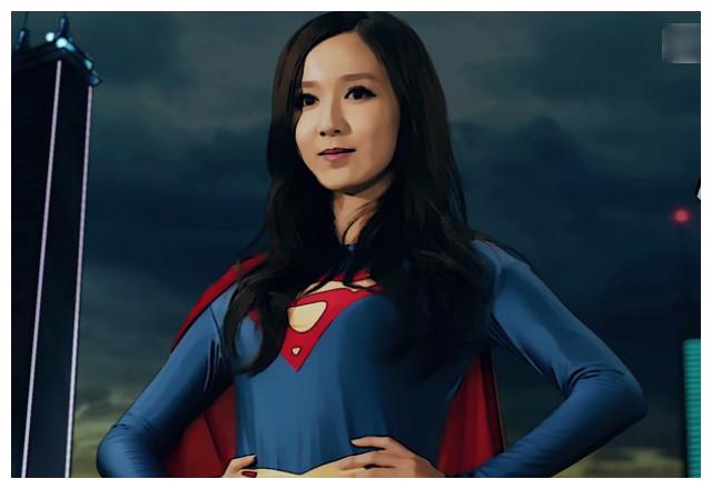 胡一菲的女超人,这个特效真的强,真的是国产神级特效啊,不过却没什么