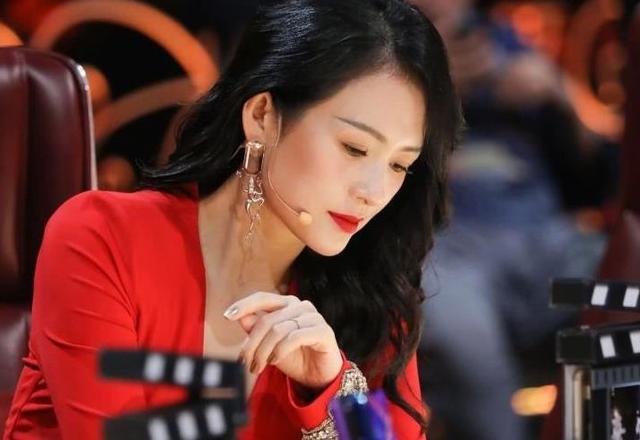 谢娜全家遭章子怡评价,而谢娜回怼到章子怡欲言又止,大赞