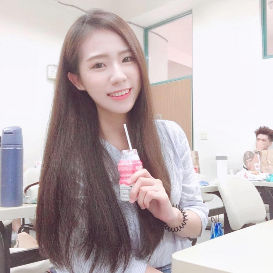 摄影美女美图:甜蜜笑容一眼恋爱的女孩哦