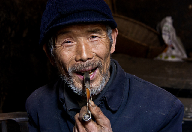 农村老人留下百万遗产,继承人是陌生人,一封遗书揭开缘由|农民工