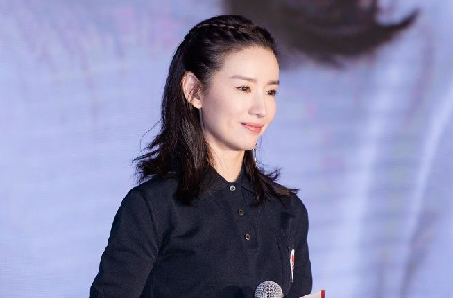 董洁微博为新剧《幸福一家人》宣传,网友说她