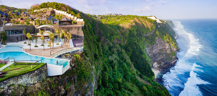 全世界最刺激的悬崖泳池,悬空透明可俯瞰152米深渊,票价微贵