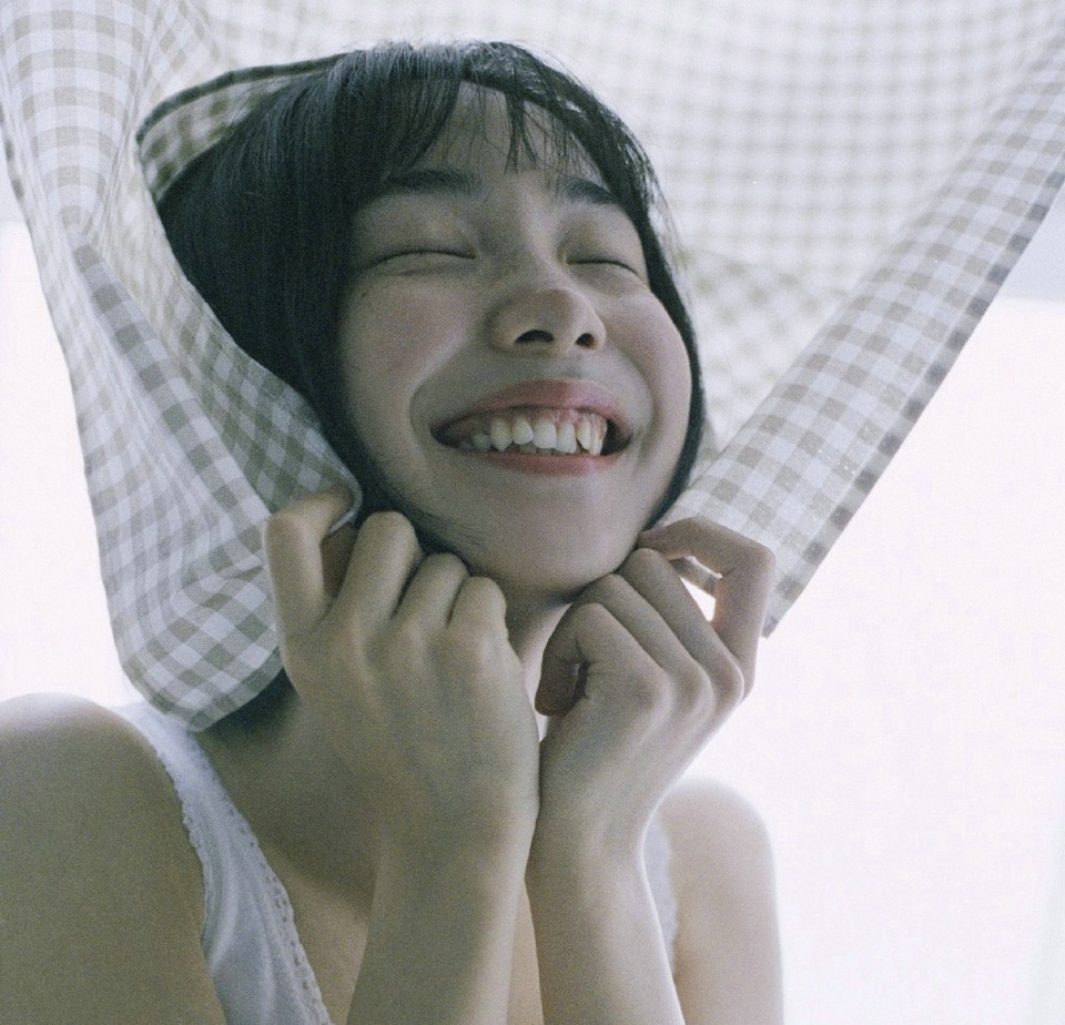 短发素颜妹子悠闲慵懒愉悦私房时光写真集