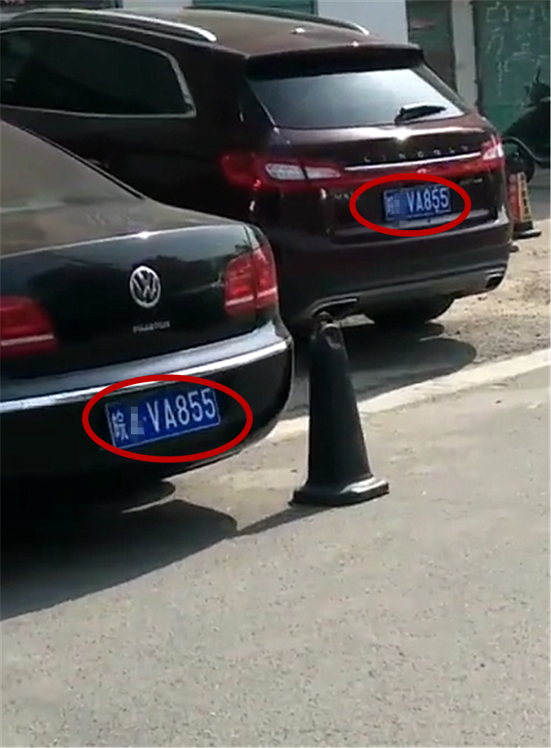 88万辉腾现合肥,车牌va855,仔细一看,旁边车也是这个号