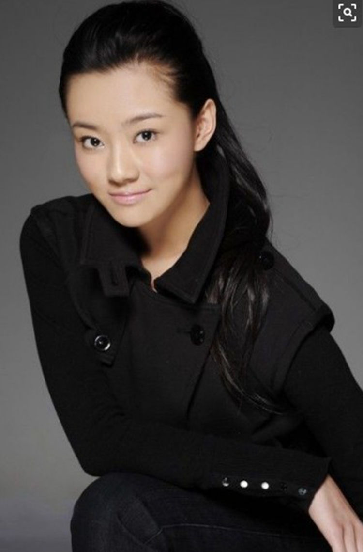 16岁被传和赵本山有过一段情,28岁嫁给爱情,今生活幸福无比