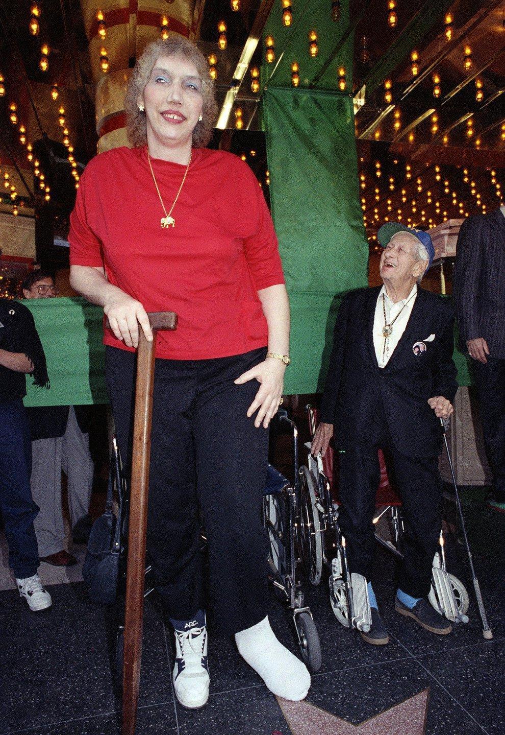 2米高女巨人叫什么名字世界十大两米高美女巨人图片