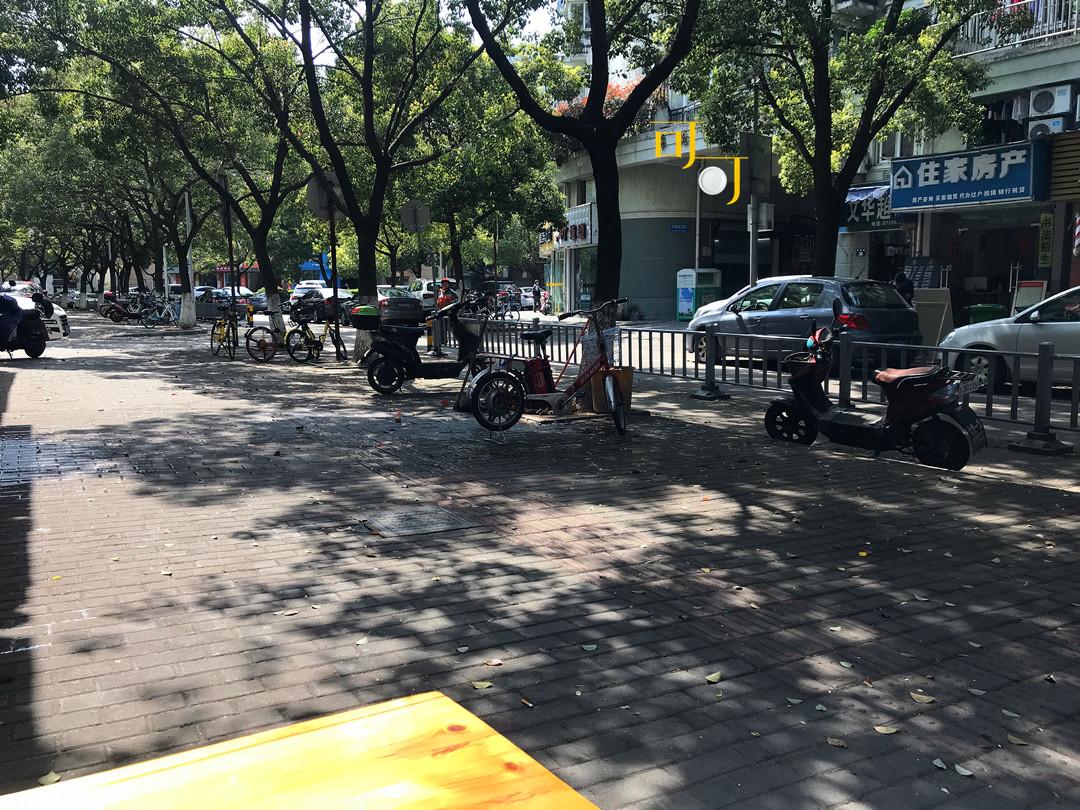 楼下小区拉面店,开了15年,仍然生意兴隆,有什么秘诀?