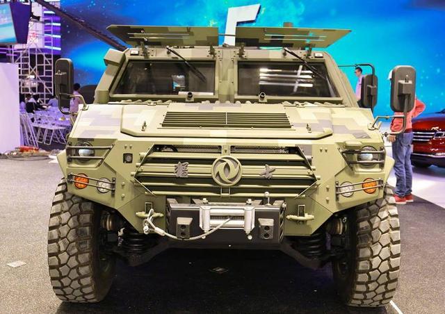 北京车展:国产悍马—东风猛士亮相,军用版更威武!